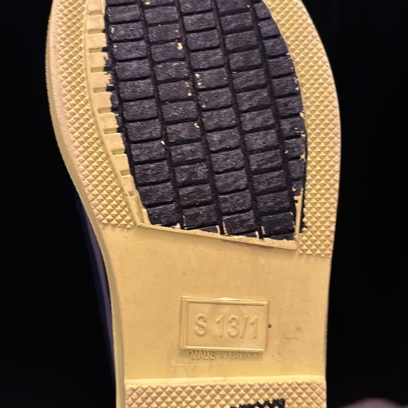 ADORABLE CHILDRENS TALL RAIN BOOTS! - Picture 2 of 5